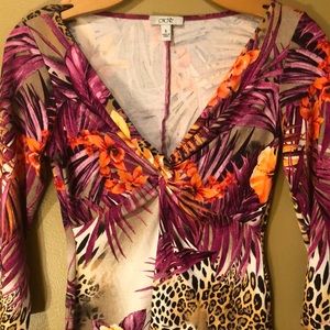 SALE-LIKE NEW-KNOTTED V top by CACHE